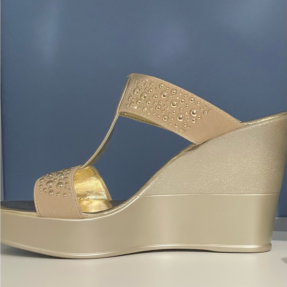 Elegant Gold Wedge Sandals